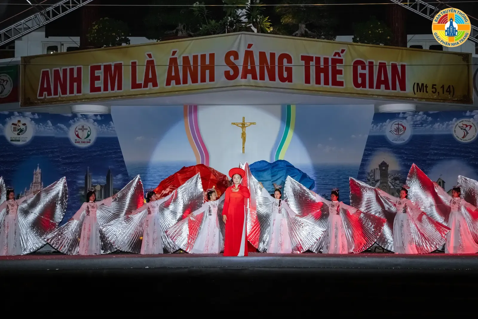 Đêm Diễn Nguyện "Người trẻ Công Giáo tiếp nối và thắp sáng niềm tin" trong Đại Hội Giới Trẻ Giáo Tỉnh huế lần thứ IV tại Giáo phận Nha Trang