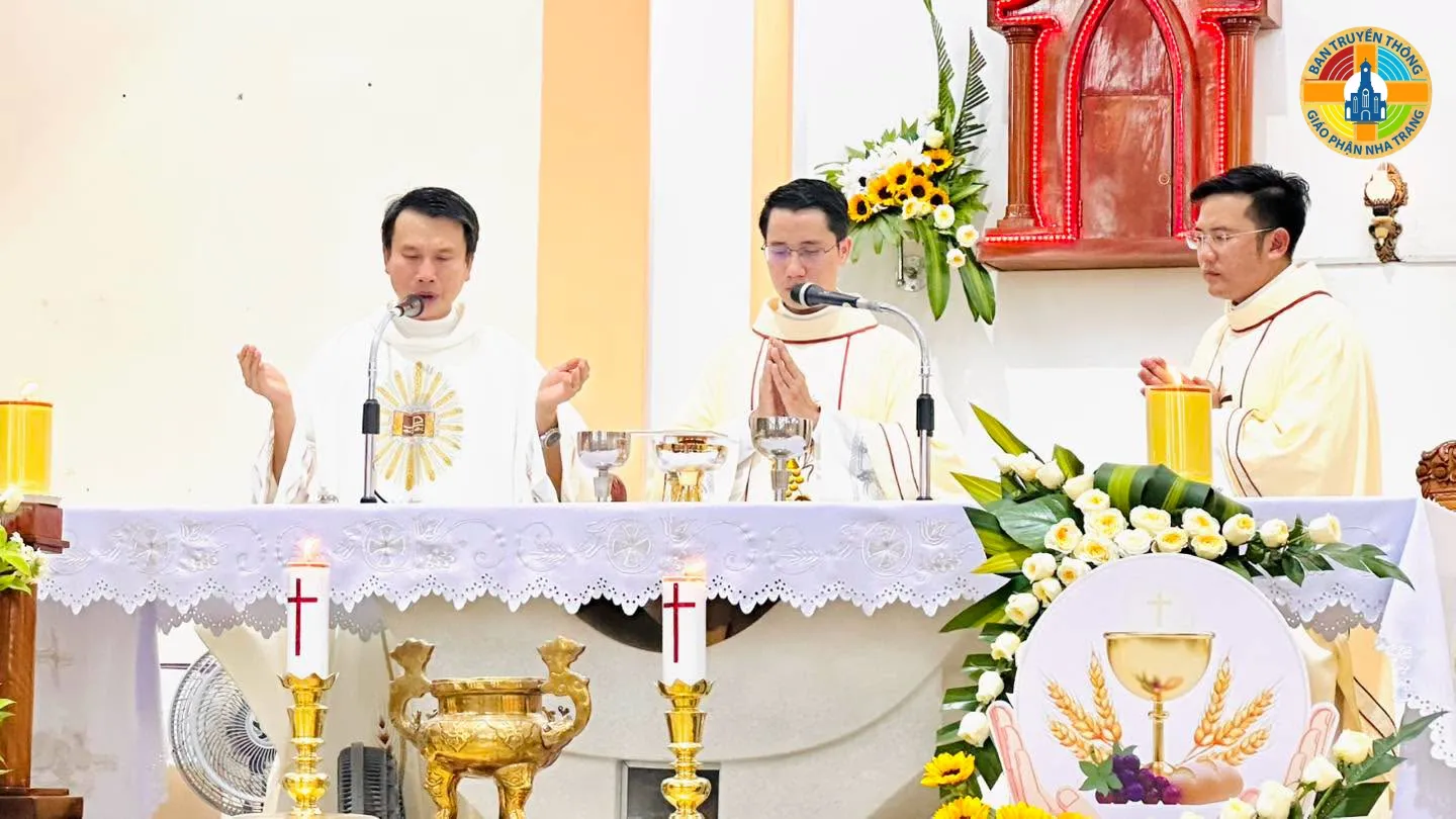 14 Tân Linh Mục Dâng Thánh Lễ Tạ Ơn Tại Giáo Xứ Phan Rang - Ảnh 10