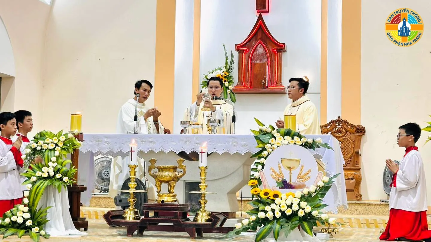 14 Tân Linh Mục Dâng Thánh Lễ Tạ Ơn Tại Giáo Xứ Phan Rang - Ảnh 12