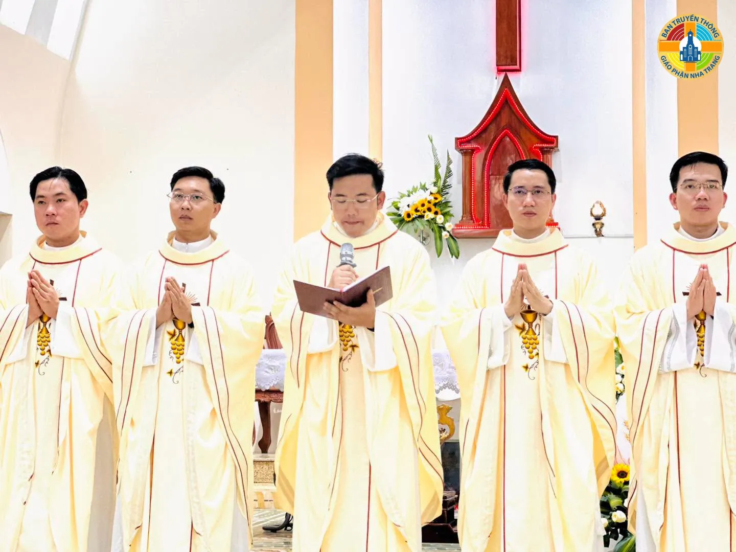 14 Tân Linh Mục Dâng Thánh Lễ Tạ Ơn Tại Giáo Xứ Phan Rang - Ảnh 4