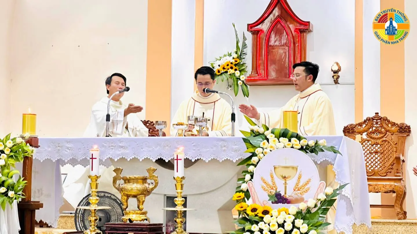 14 Tân Linh Mục Dâng Thánh Lễ Tạ Ơn Tại Giáo Xứ Phan Rang - Ảnh 7