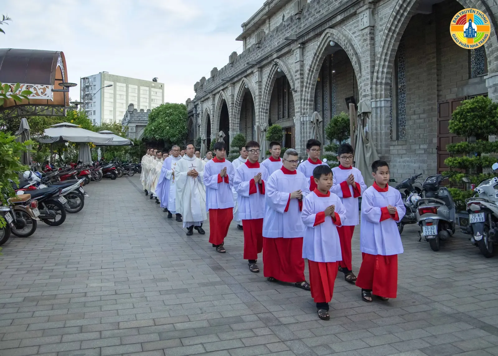 Thánh lễ tạ ơn của 14 Tân Linh Mục tại Nhà Thờ Chánh Tòa Nha Trang - Ảnh 4