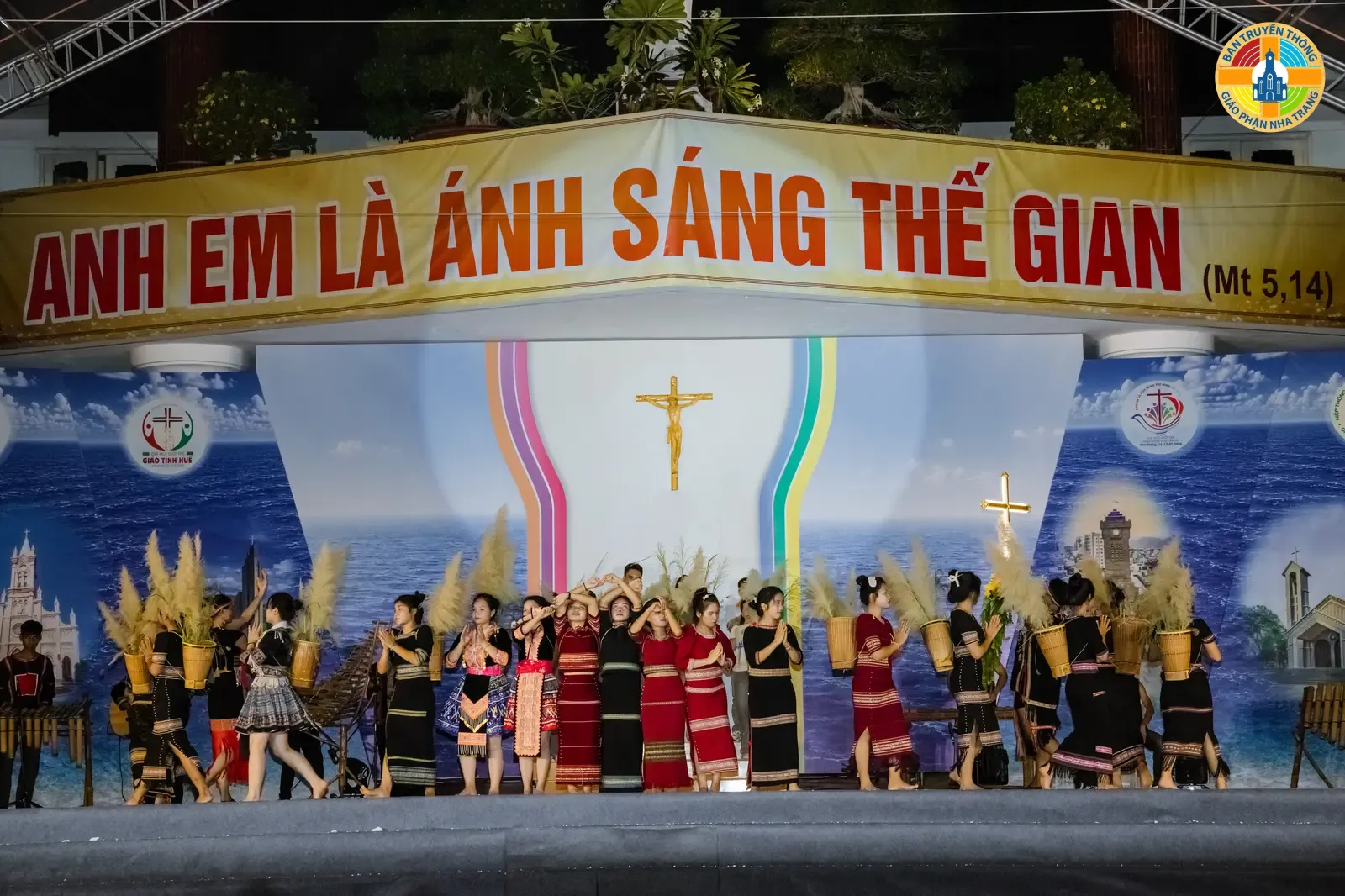 Đêm Diễn Nguyện "Người trẻ Công Giáo tiếp nối và thắp sáng niềm tin" trong Đại Hội Giới Trẻ Giáo Tỉnh huế lần thứ IV tại Giáo phận Nha Trang - Ảnh 5