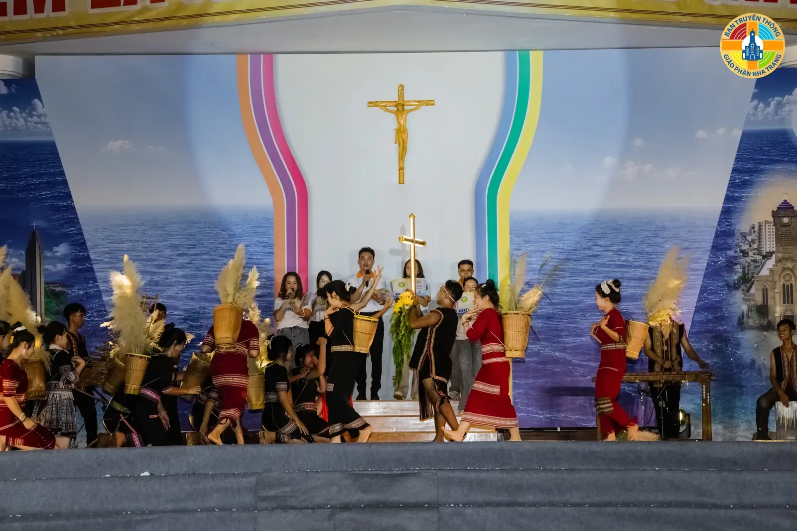 Đêm Diễn Nguyện "Người trẻ Công Giáo tiếp nối và thắp sáng niềm tin" trong Đại Hội Giới Trẻ Giáo Tỉnh huế lần thứ IV tại Giáo phận Nha Trang - Ảnh 6