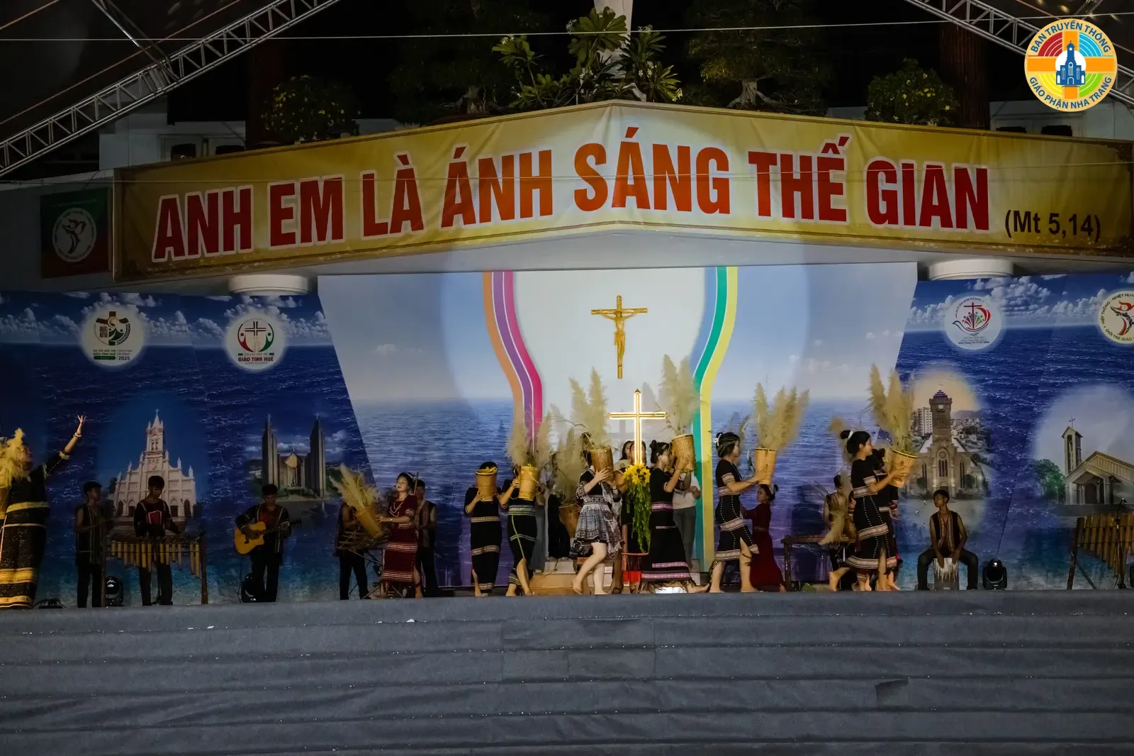 Đêm Diễn Nguyện "Người trẻ Công Giáo tiếp nối và thắp sáng niềm tin" trong Đại Hội Giới Trẻ Giáo Tỉnh huế lần thứ IV tại Giáo phận Nha Trang - Ảnh 7