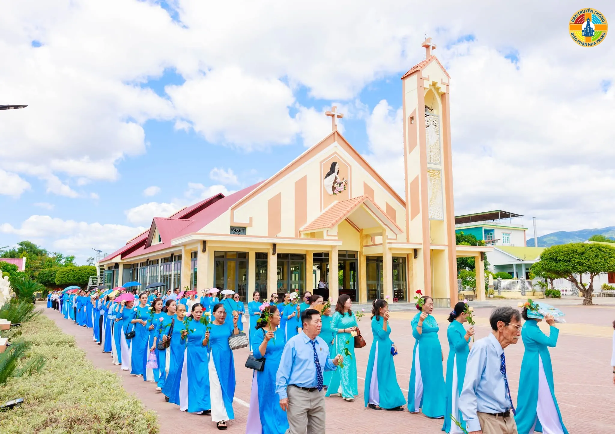 Giáo xứ Song Mỹ: Gia Đình Tận Hiến miền Ninh Sơn Mừng Lễ Bổn Mạng Đức Maria Trinh Nữ Vương - Ảnh 1