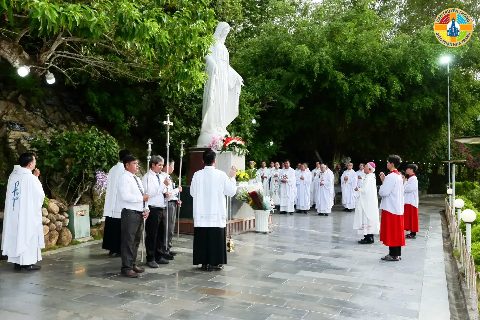 Giáo phận Nha Trang hành hương Đền thánh Mẹ Nhân Lành: Tâm tình tạ ơn hồng ân 69 năm thành lập - Ảnh 12