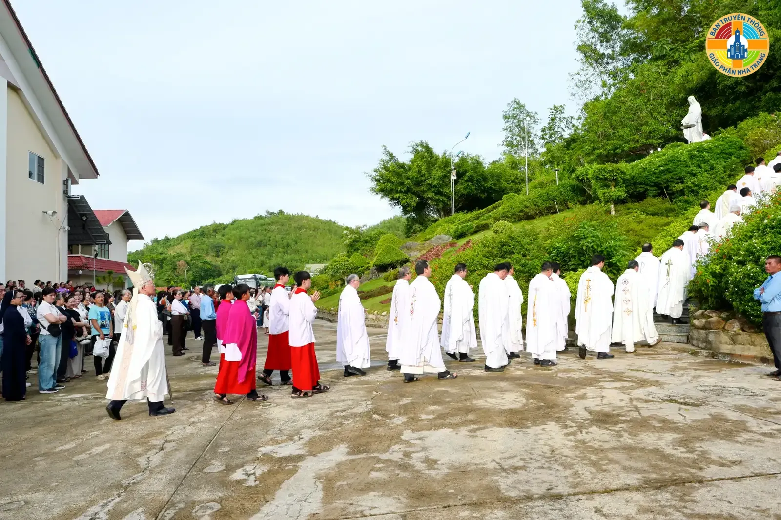 Giáo phận Nha Trang hành hương Đền thánh Mẹ Nhân Lành: Tâm tình tạ ơn hồng ân 69 năm thành lập - Ảnh 2