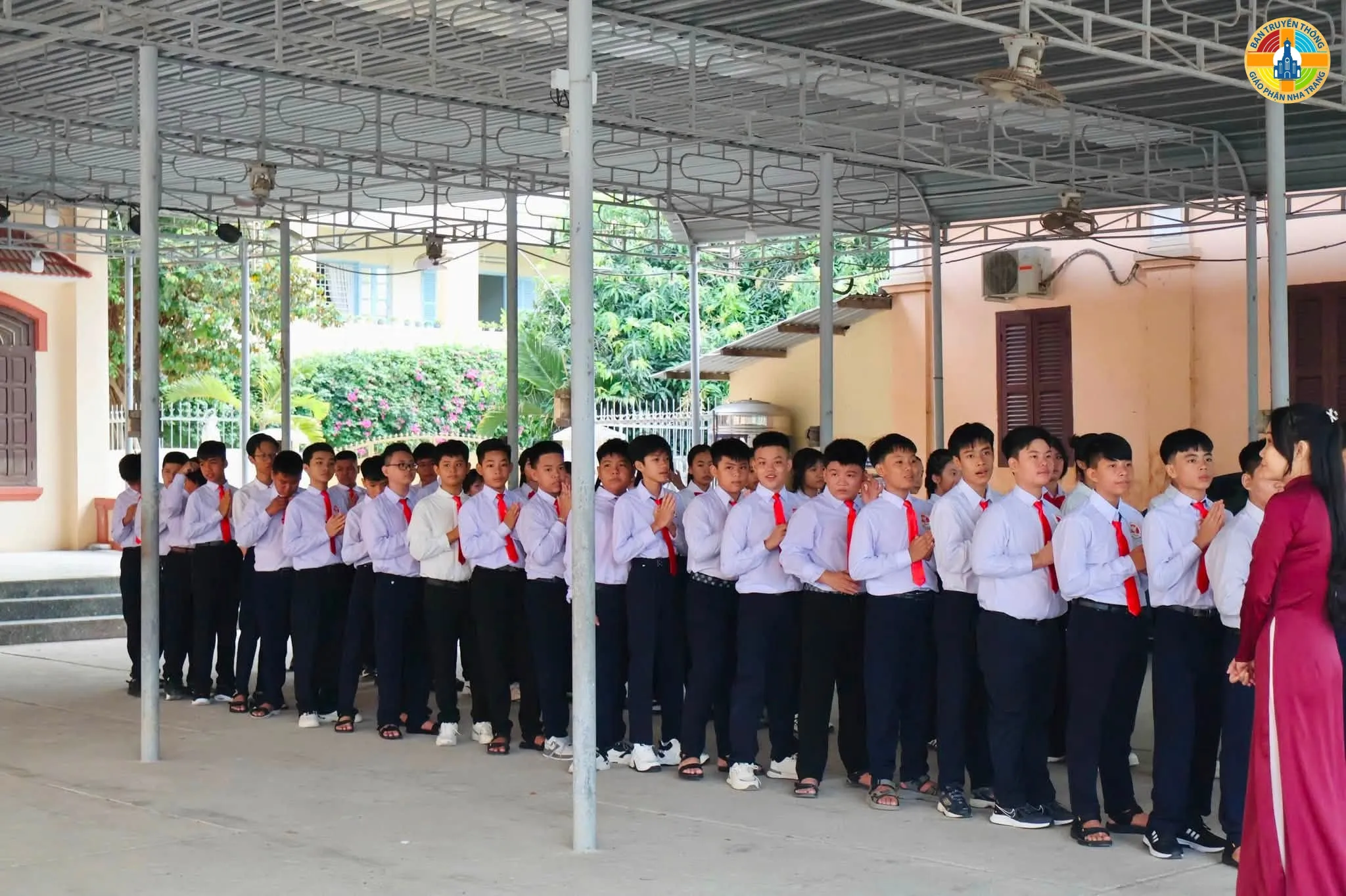 Giáo Xứ Bình Cang Hân Hoan Đón Nhận Hồng Ân Thêm Sức và Rước Lễ Lần Đầu - Ảnh 10