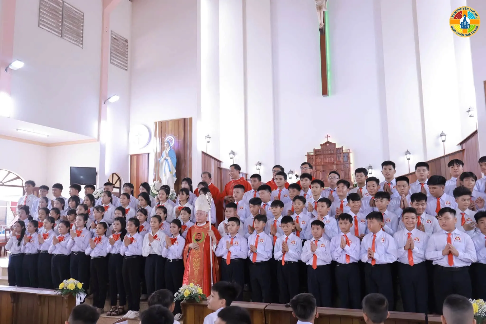 Giáo Xứ Bình Cang Hân Hoan Đón Nhận Hồng Ân Thêm Sức và Rước Lễ Lần Đầu - Ảnh 7