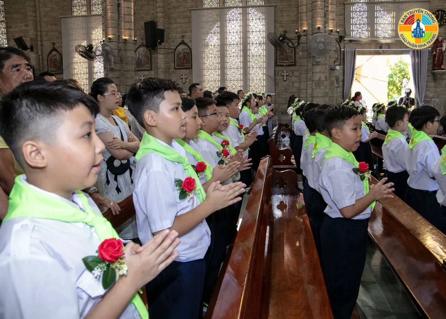 Giáo xứ Chánh Tòa Nha Trang: Các Em Thiếu Nhi Hân Hoan Đón Chúa Giêsu Thánh Thể Lần Đầu - Ảnh 10