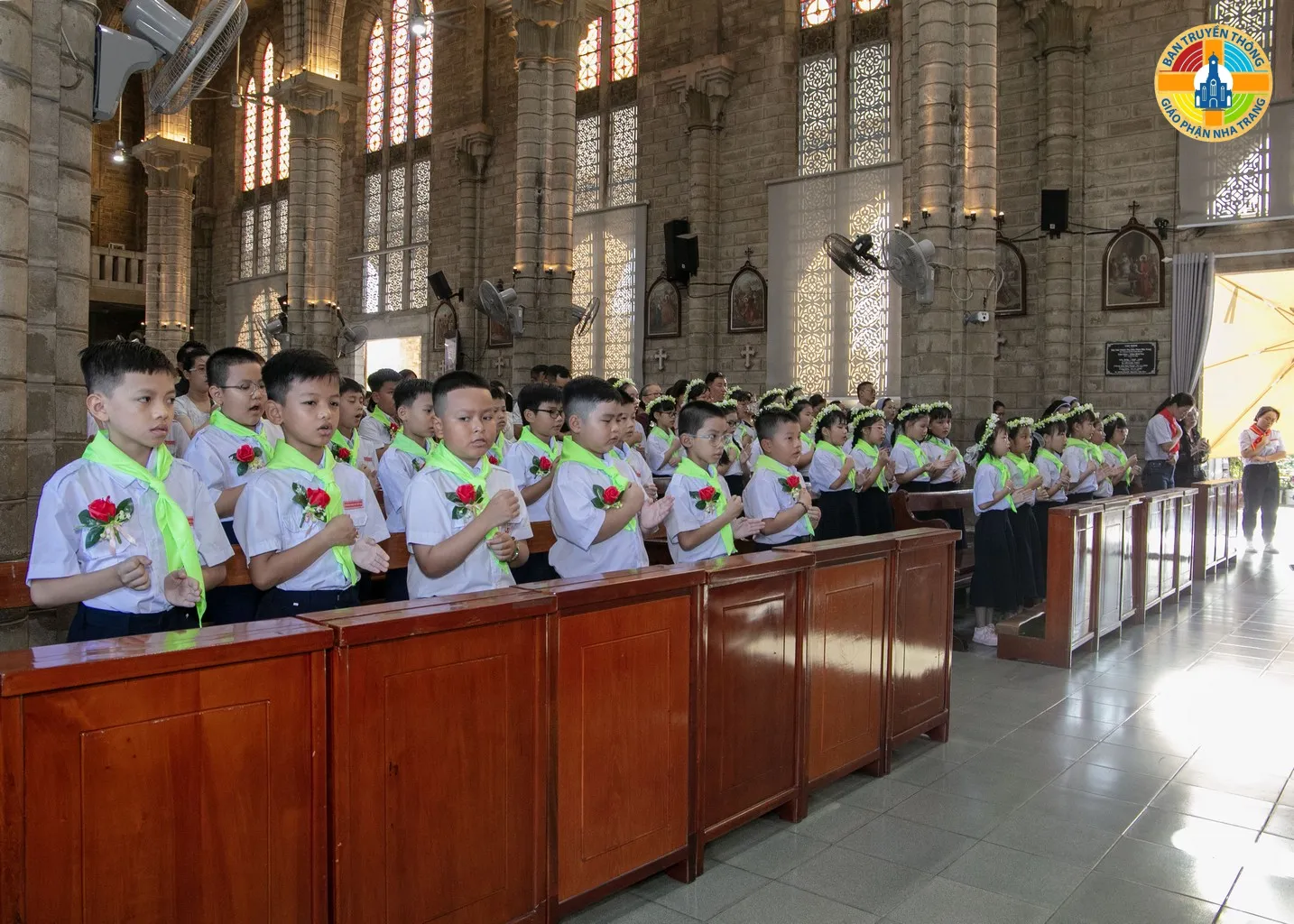 Giáo xứ Chánh Tòa Nha Trang: Các Em Thiếu Nhi Hân Hoan Đón Chúa Giêsu Thánh Thể Lần Đầu - Ảnh 11