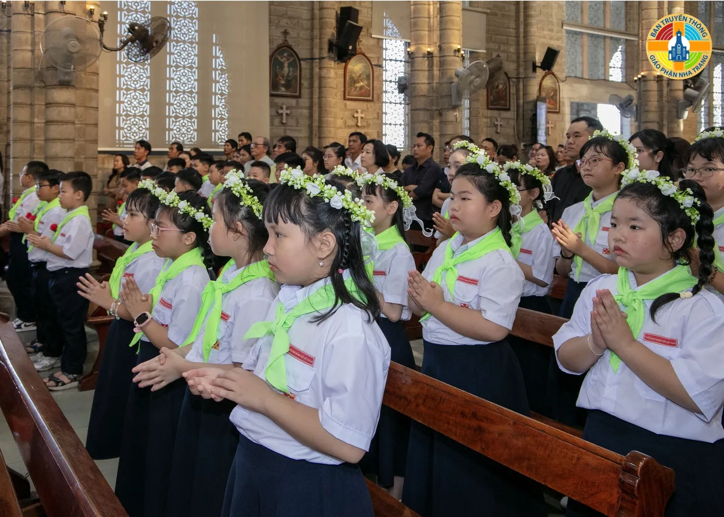 Giáo xứ Chánh Tòa Nha Trang: Các Em Thiếu Nhi Hân Hoan Đón Chúa Giêsu Thánh Thể Lần Đầu - Ảnh 9