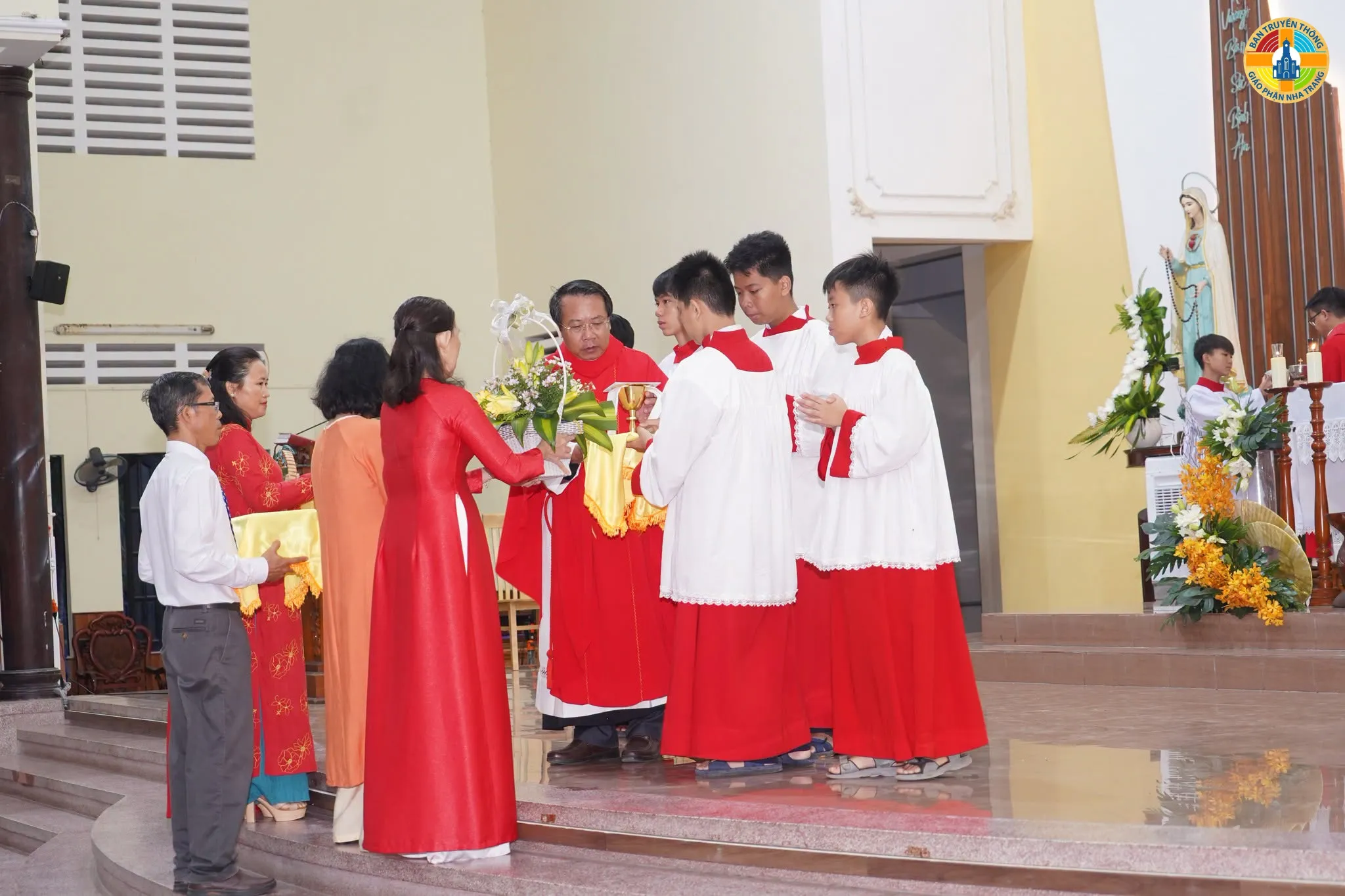 Giáo xứ Chợ Mới long trọng mừng kính hai Thánh Tông đồ Phêrô và Phaolô - Ảnh 8