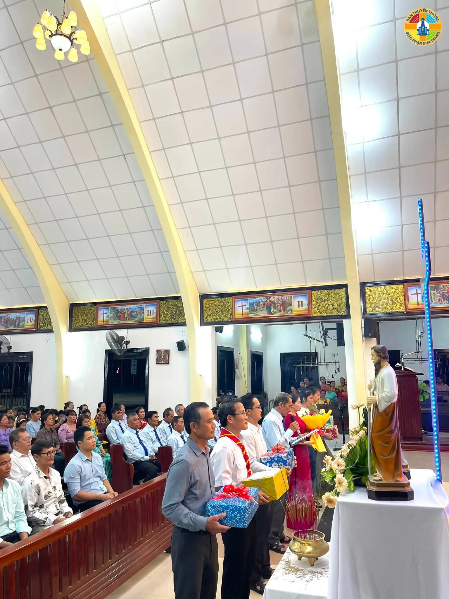 Giáo xứ Đồng Dài long trọng mừng kính Hai Thánh Tông Đồ Phêrô và Phaolô - Ảnh 10