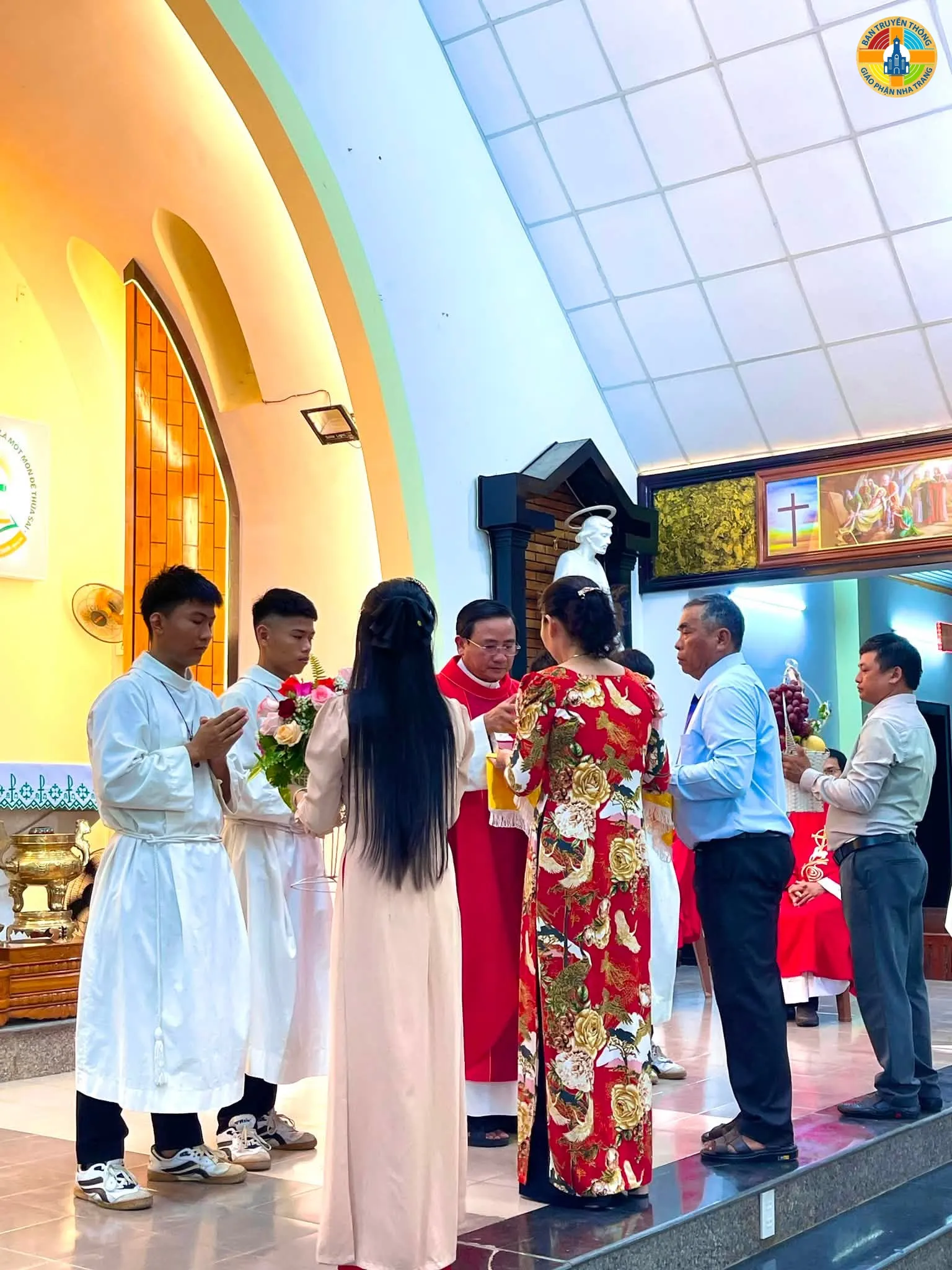 Giáo xứ Đồng Dài long trọng mừng kính Hai Thánh Tông Đồ Phêrô và Phaolô - Ảnh 11