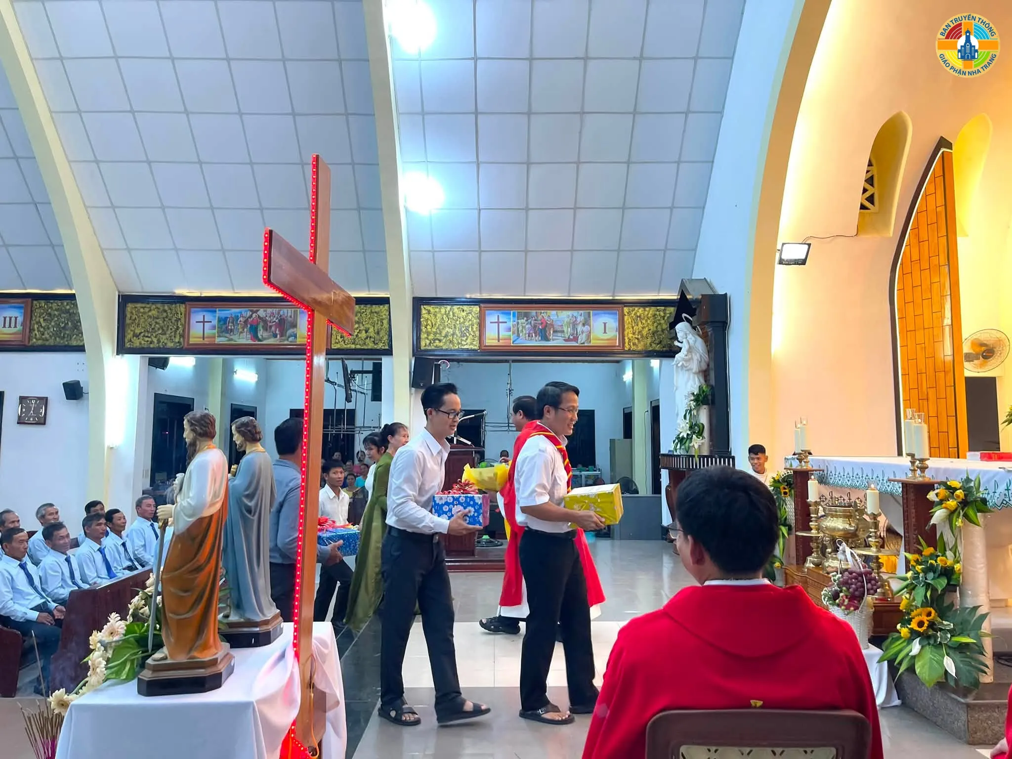 Giáo xứ Đồng Dài long trọng mừng kính Hai Thánh Tông Đồ Phêrô và Phaolô - Ảnh 2