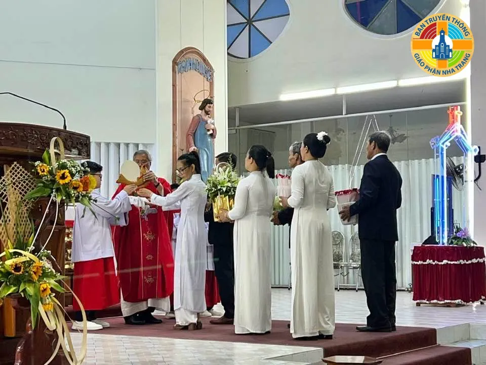Giáo xứ Nghĩa Phú - Thánh lễ mừng Bổn Mạng Giáo Xứ: Hai thánh tông đồ Phêrô và Phaolô - Ảnh 10