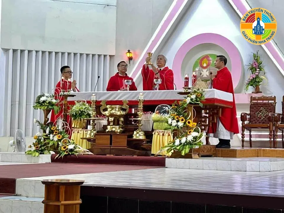 Giáo xứ Nghĩa Phú - Thánh lễ mừng Bổn Mạng Giáo Xứ: Hai thánh tông đồ Phêrô và Phaolô - Ảnh 3