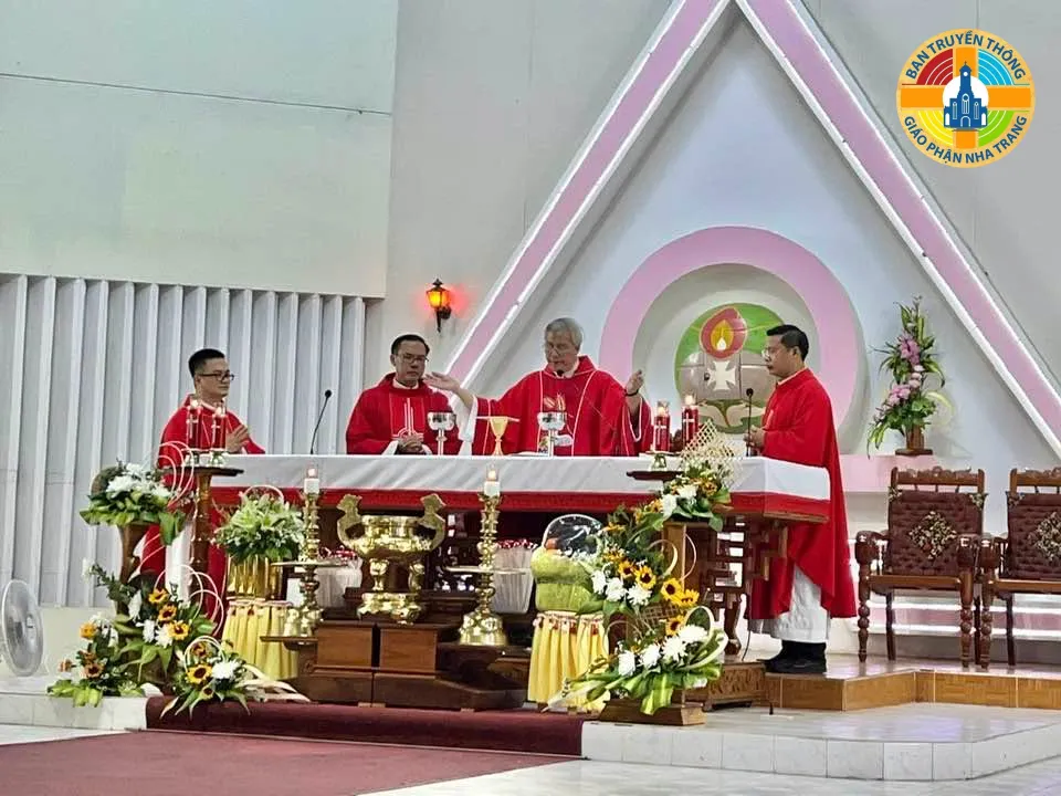 Giáo xứ Nghĩa Phú - Thánh lễ mừng Bổn Mạng Giáo Xứ: Hai thánh tông đồ Phêrô và Phaolô - Ảnh 4