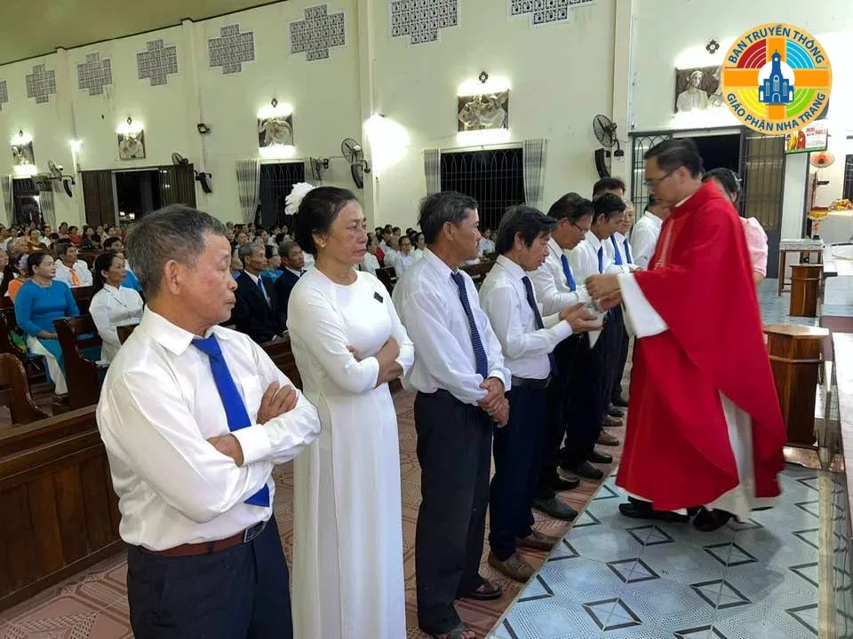 Giáo xứ Nghĩa Phú - Thánh lễ mừng Bổn Mạng Giáo Xứ: Hai thánh tông đồ Phêrô và Phaolô - Ảnh 5