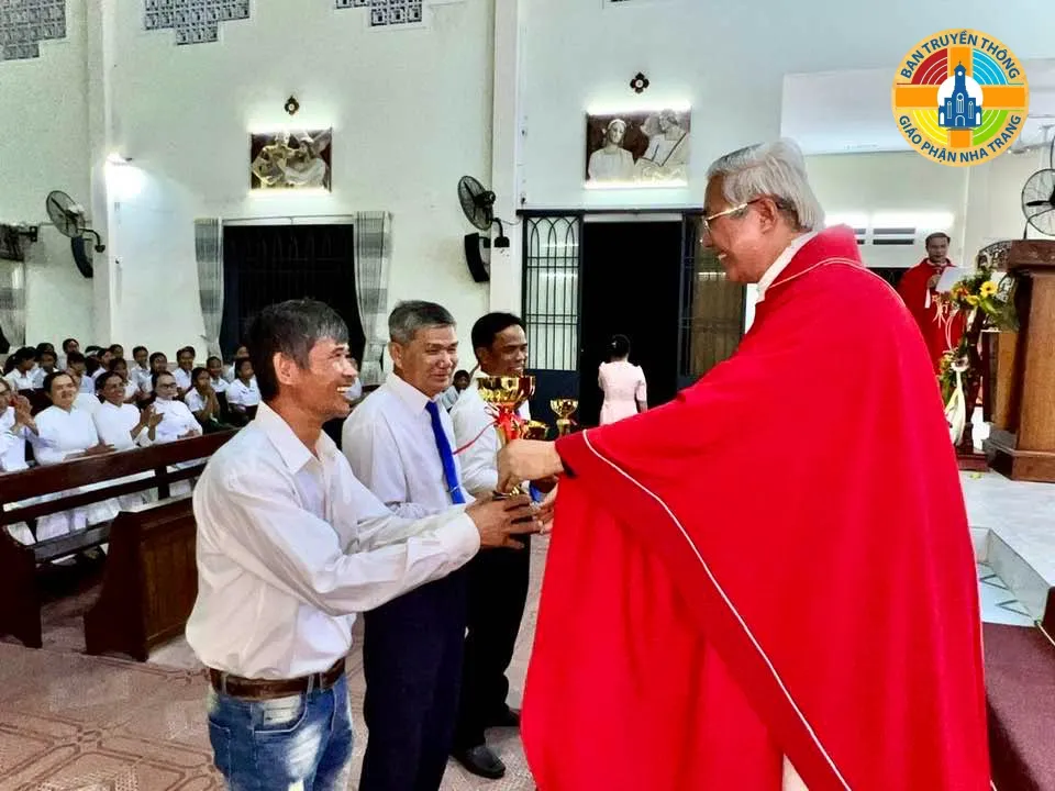 Giáo xứ Nghĩa Phú - Thánh lễ mừng Bổn Mạng Giáo Xứ: Hai thánh tông đồ Phêrô và Phaolô - Ảnh 7