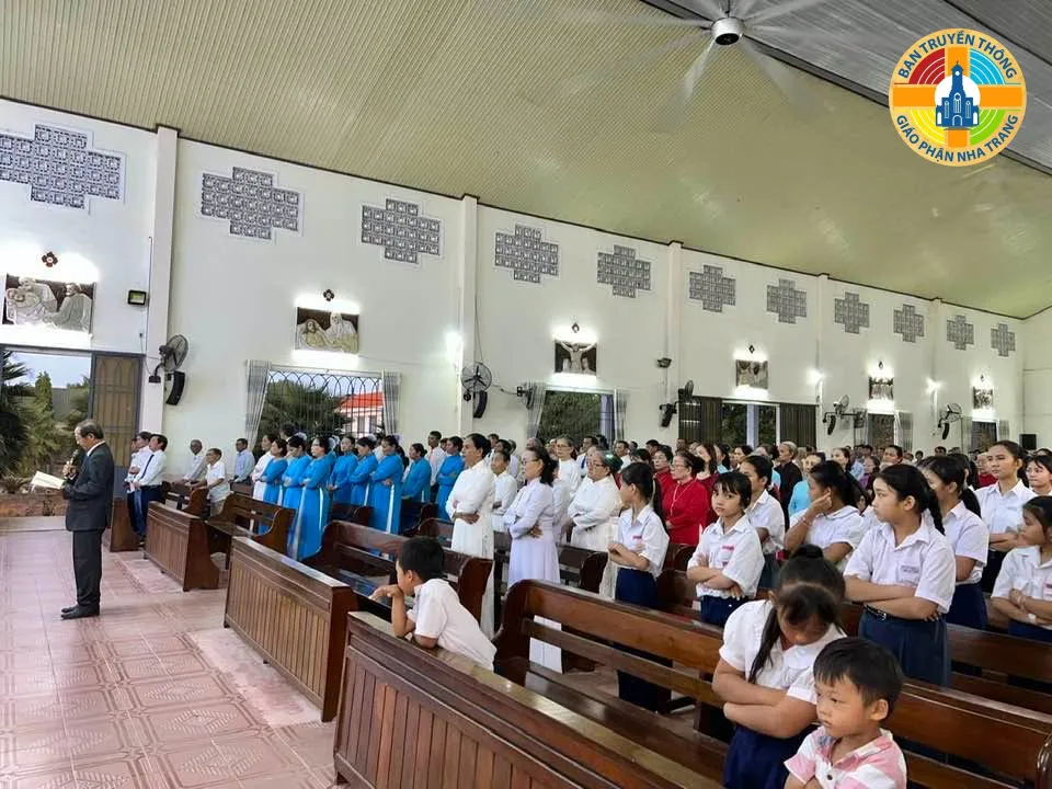 Giáo xứ Nghĩa Phú - Thánh lễ mừng Bổn Mạng Giáo Xứ: Hai thánh tông đồ Phêrô và Phaolô - Ảnh 8
