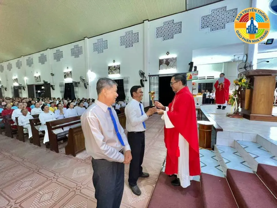 Giáo xứ Nghĩa Phú - Thánh lễ mừng Bổn Mạng Giáo Xứ: Hai thánh tông đồ Phêrô và Phaolô - Ảnh 9