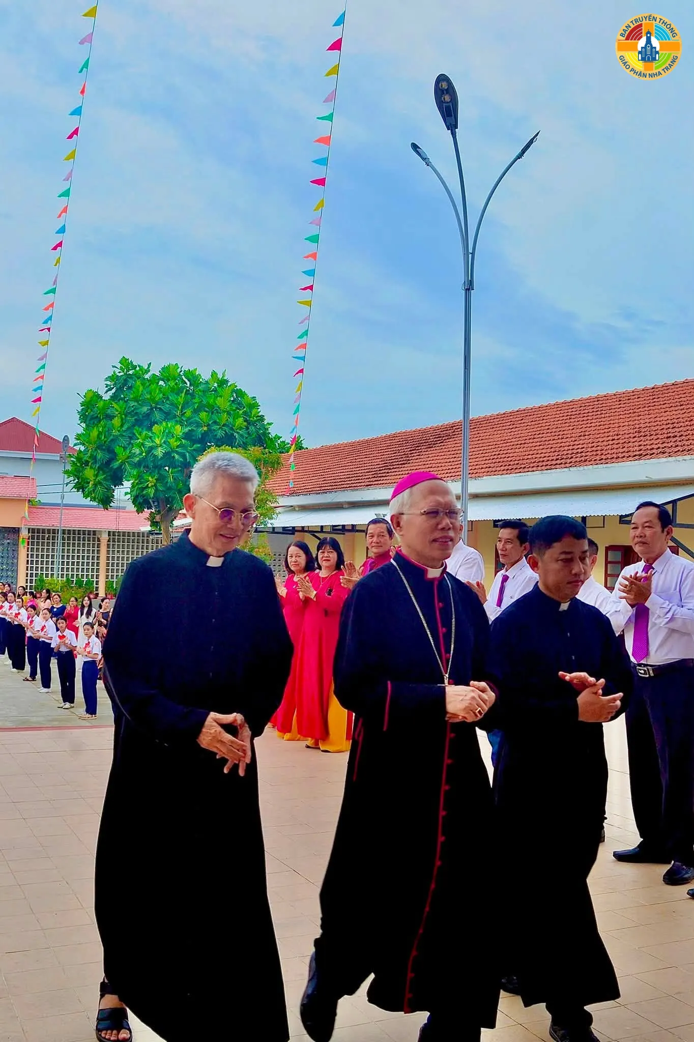 Giáo Xứ Ngọc Thủy: Thiếu Nhi Lãnh Nhận Hồng Ân Thêm Sức, Can Đảm Sống Chứng Nhân - Ảnh 1