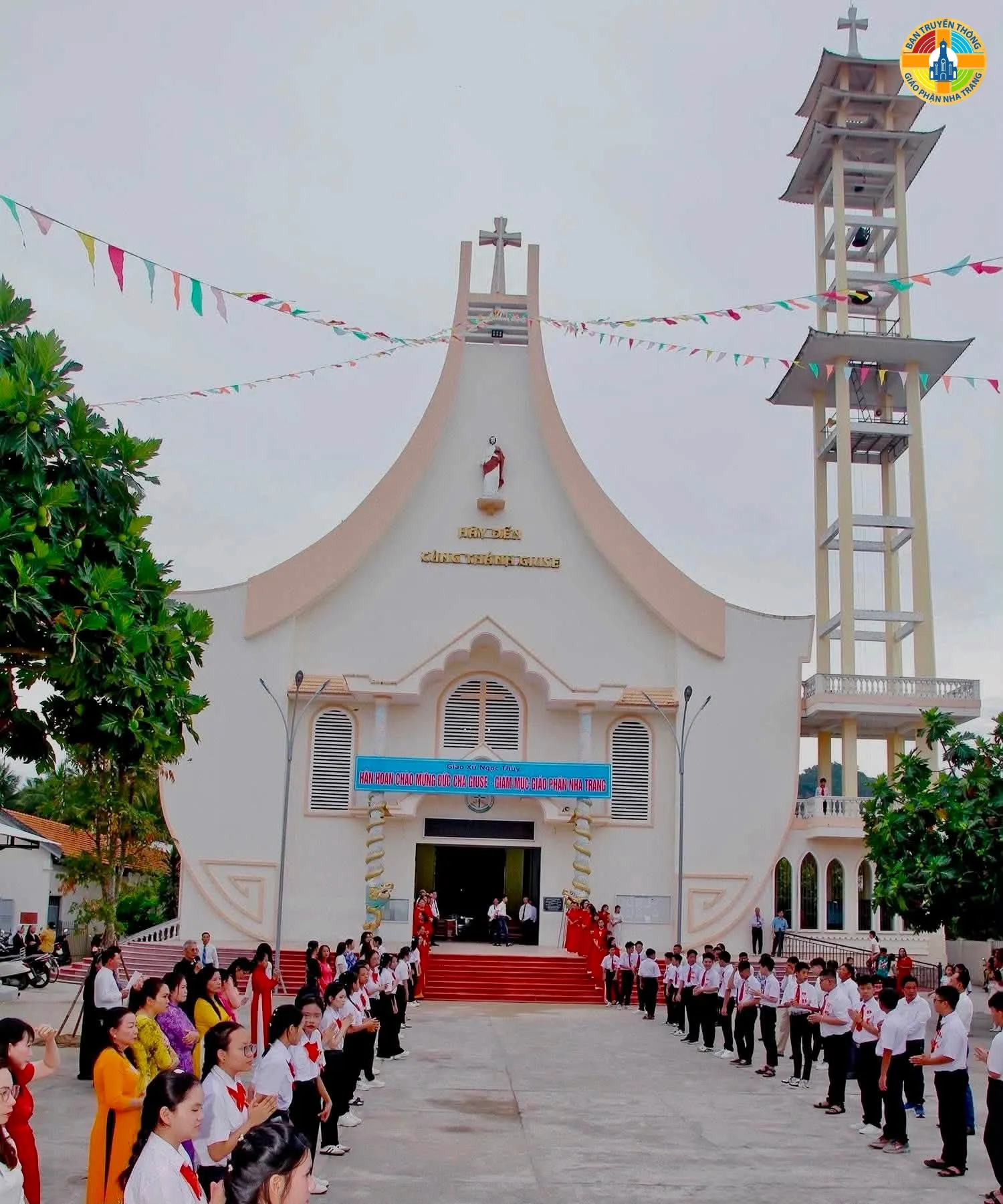 Giáo Xứ Ngọc Thủy: Thiếu Nhi Lãnh Nhận Hồng Ân Thêm Sức, Can Đảm Sống Chứng Nhân - Ảnh 12