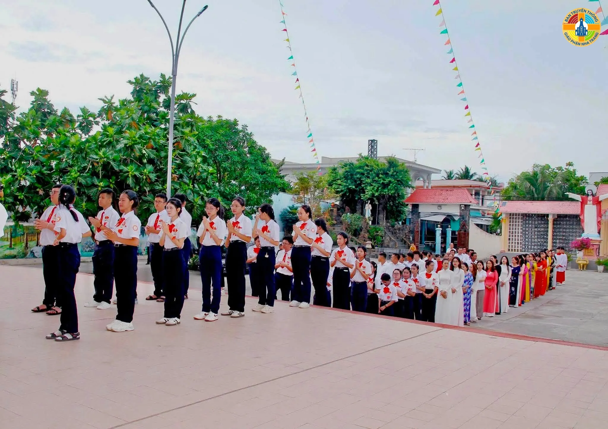 Giáo Xứ Ngọc Thủy: Thiếu Nhi Lãnh Nhận Hồng Ân Thêm Sức, Can Đảm Sống Chứng Nhân - Ảnh 4