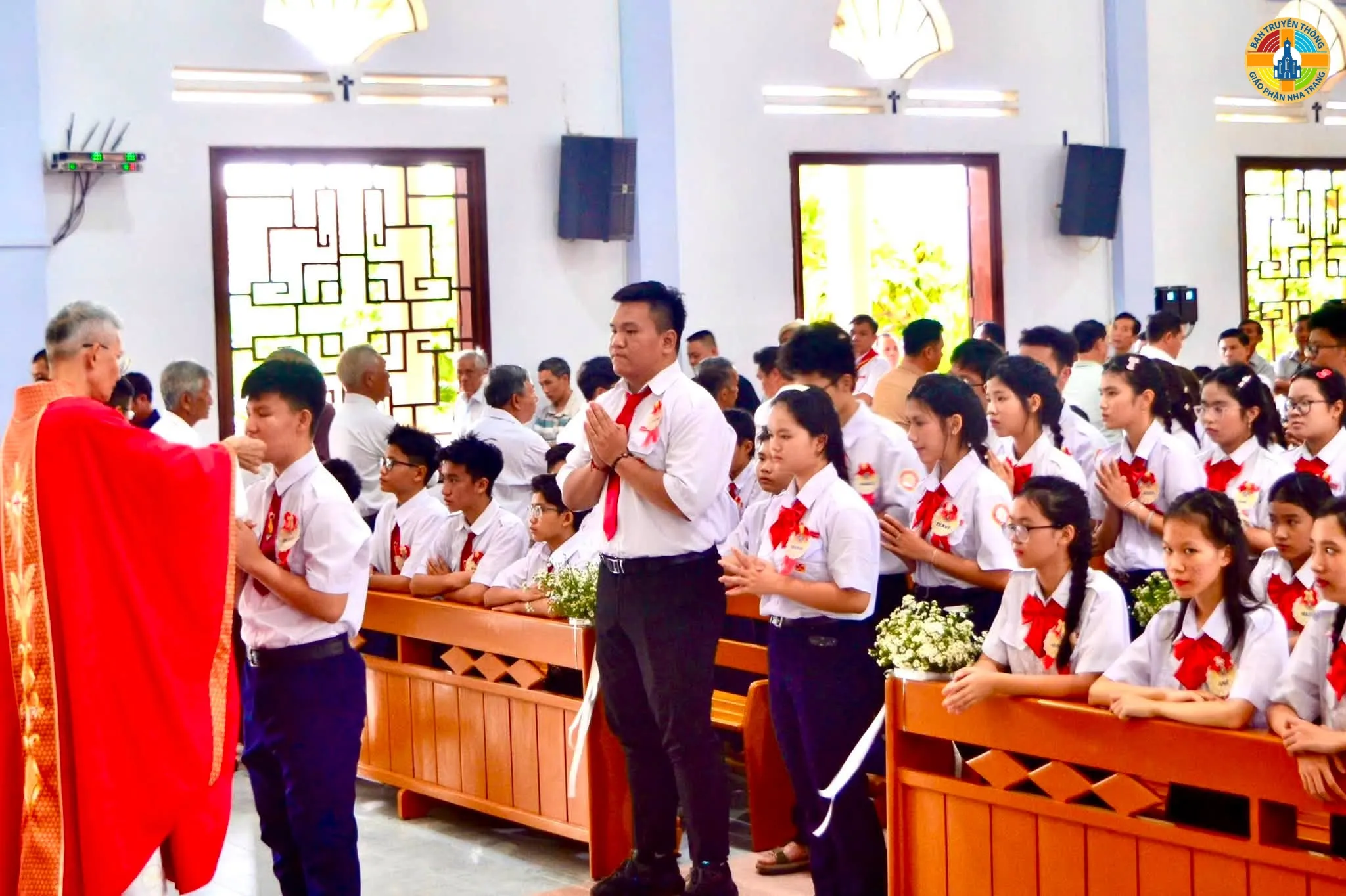 Giáo Xứ Ngọc Thủy: Thiếu Nhi Lãnh Nhận Hồng Ân Thêm Sức, Can Đảm Sống Chứng Nhân - Ảnh 8