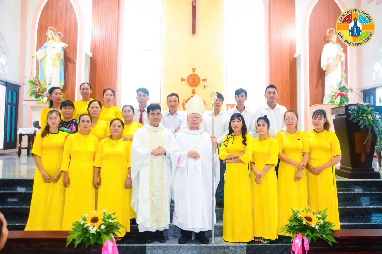 Giáo Xứ Ninh Căn Hân Hoan Tạ Ơn 10 Năm Hồng Ân, Mừng Kính Thánh Tâm Chúa Giêsu Và 35 Em Lãnh Nhận Bí Tích Thêm Sức - Ảnh 10