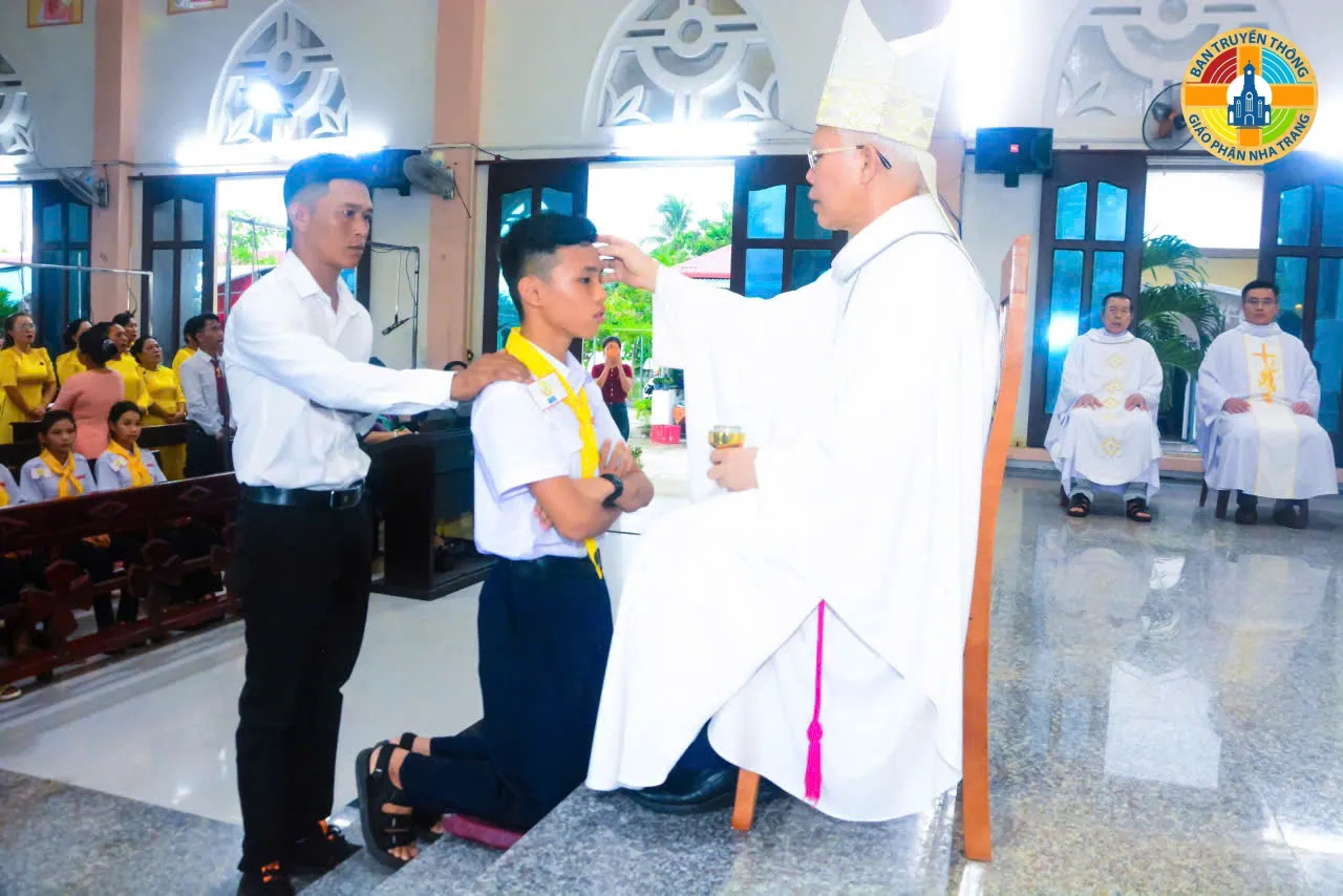 Giáo Xứ Ninh Căn Hân Hoan Tạ Ơn 10 Năm Hồng Ân, Mừng Kính Thánh Tâm Chúa Giêsu Và 35 Em Lãnh Nhận Bí Tích Thêm Sức - Ảnh 4