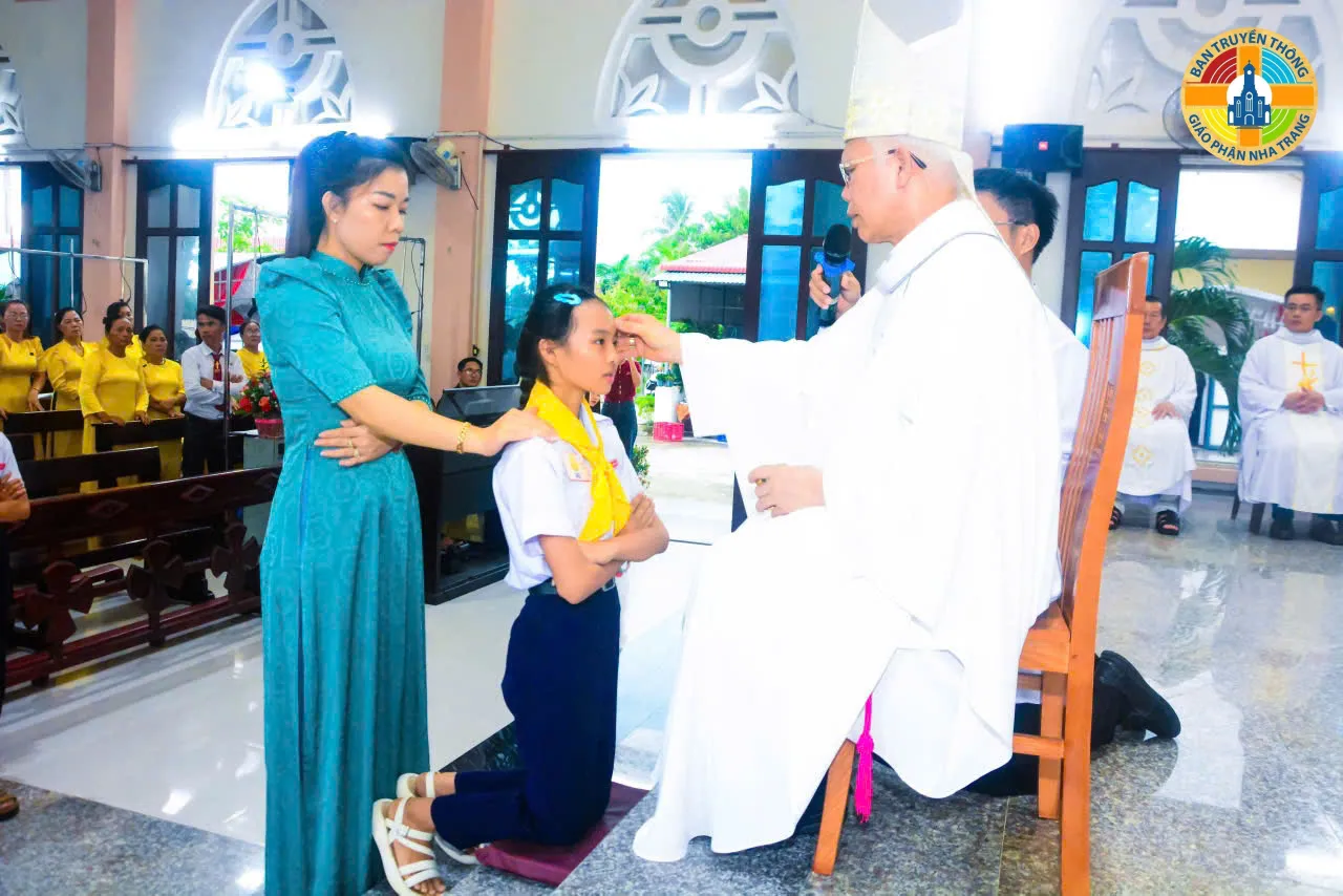 Giáo Xứ Ninh Căn Hân Hoan Tạ Ơn 10 Năm Hồng Ân, Mừng Kính Thánh Tâm Chúa Giêsu Và 35 Em Lãnh Nhận Bí Tích Thêm Sức - Ảnh 6