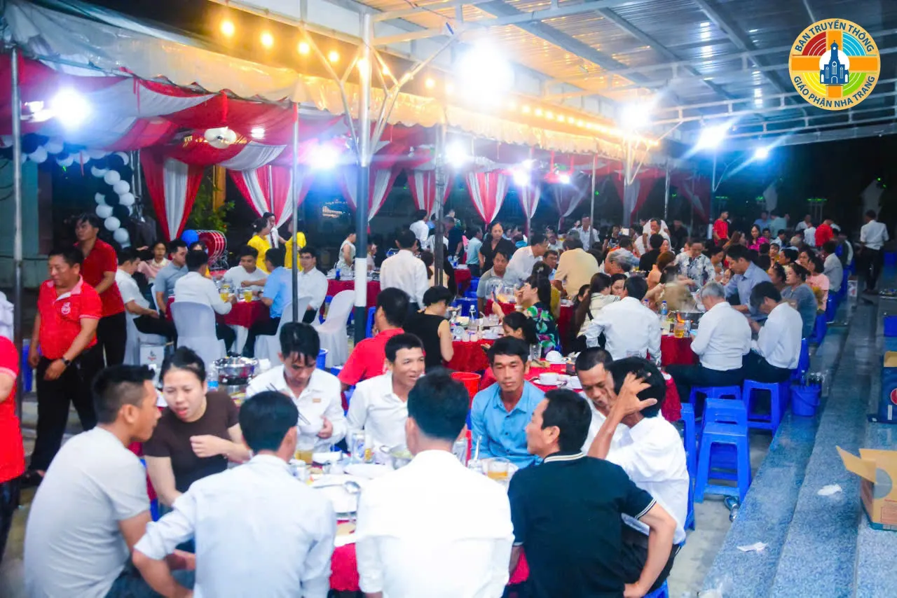 Giáo Xứ Ninh Căn Hân Hoan Tạ Ơn 10 Năm Hồng Ân, Mừng Kính Thánh Tâm Chúa Giêsu Và 35 Em Lãnh Nhận Bí Tích Thêm Sức - Ảnh 8