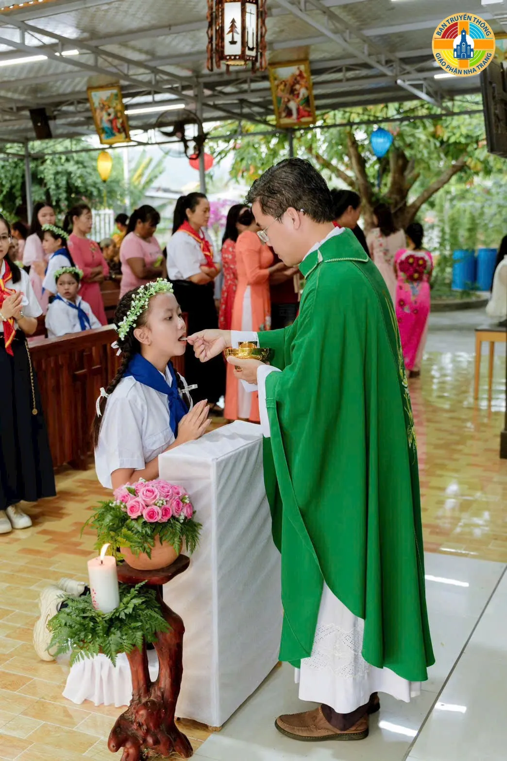 Giáo xứ Phú Ân: Hồng ân ngày đầu tiên 19 em thiếu nhi được rước Chúa vào lòng - Ảnh 5