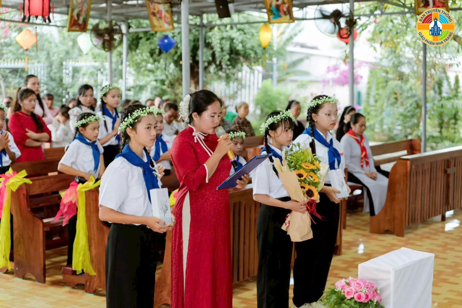 Giáo xứ Phú Ân: Hồng ân ngày đầu tiên 19 em thiếu nhi được rước Chúa vào lòng - Ảnh 6
