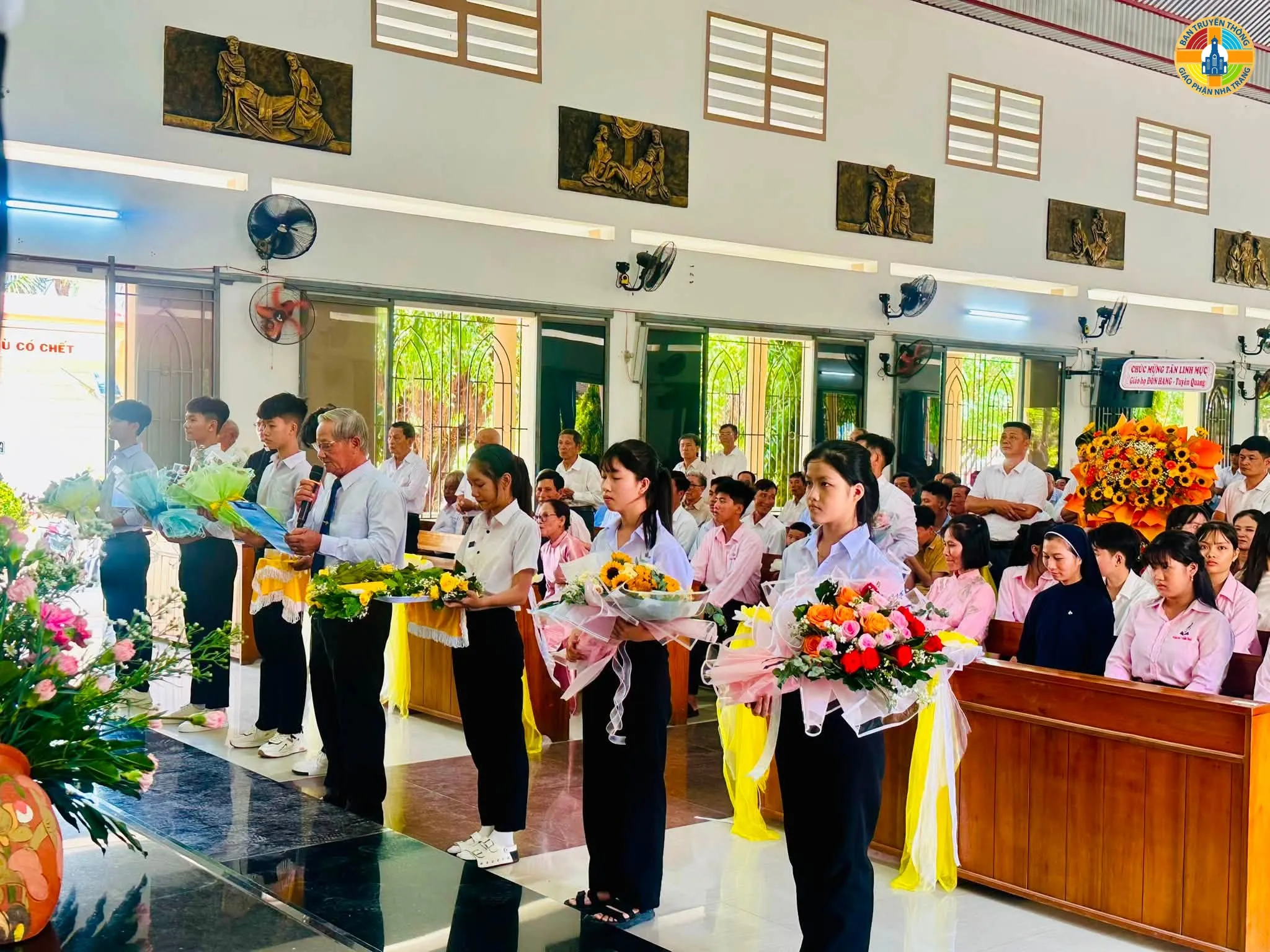 Giáo xứ Phú Phong Tạ Ơn Và Chúc Mừng Tân Linh Mục Giuse Hoàng Nguyễn Anh Tài - Ảnh 11