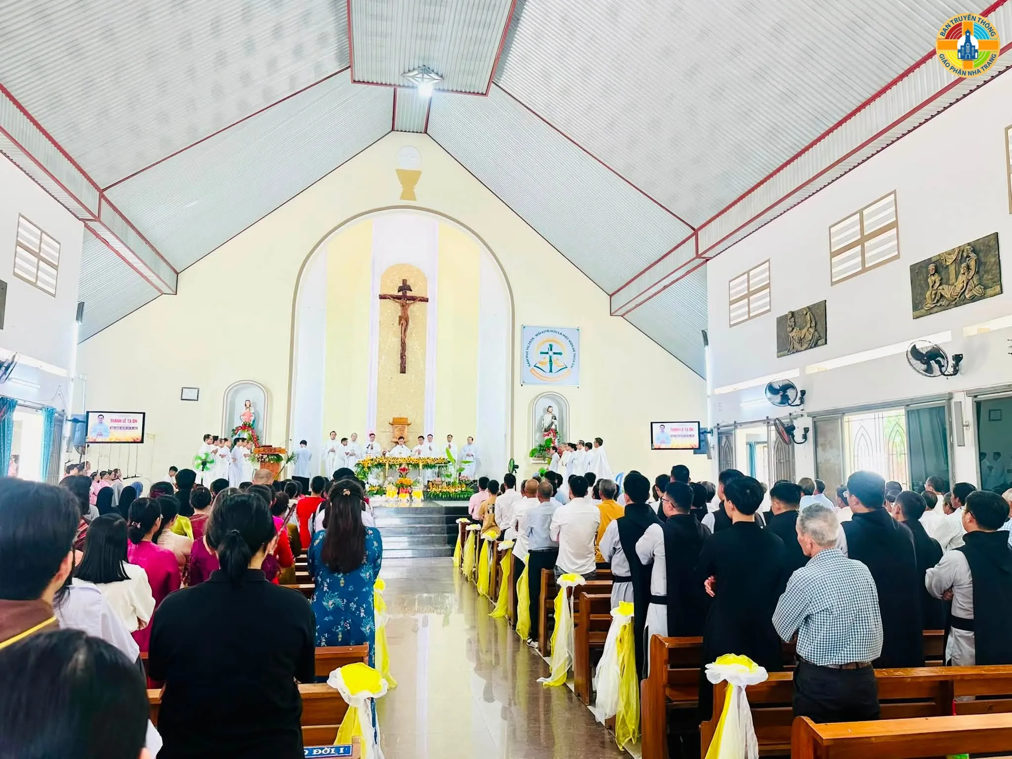 Giáo xứ Phú Phong Tạ Ơn Và Chúc Mừng Tân Linh Mục Giuse Hoàng Nguyễn Anh Tài - Ảnh 4