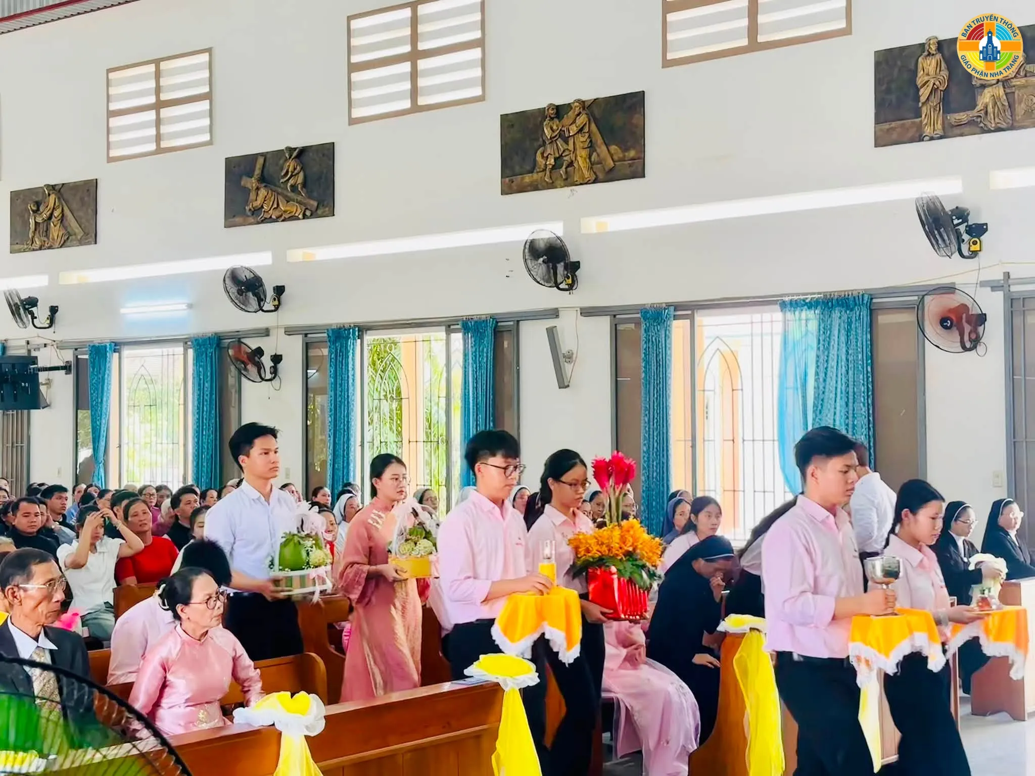 Giáo xứ Phú Phong Tạ Ơn Và Chúc Mừng Tân Linh Mục Giuse Hoàng Nguyễn Anh Tài - Ảnh 8
