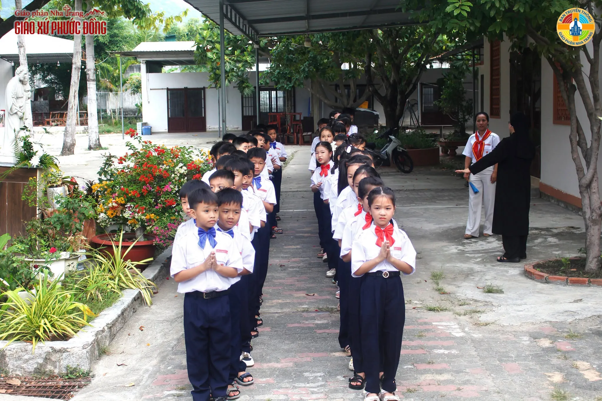 50 Em Thiếu Nhi Giáo Xứ Phước Đồng Hân Hoan Đón Nhận Hồng Ân Bí Tích Mình Máu Thánh Chúa - Ảnh 10
