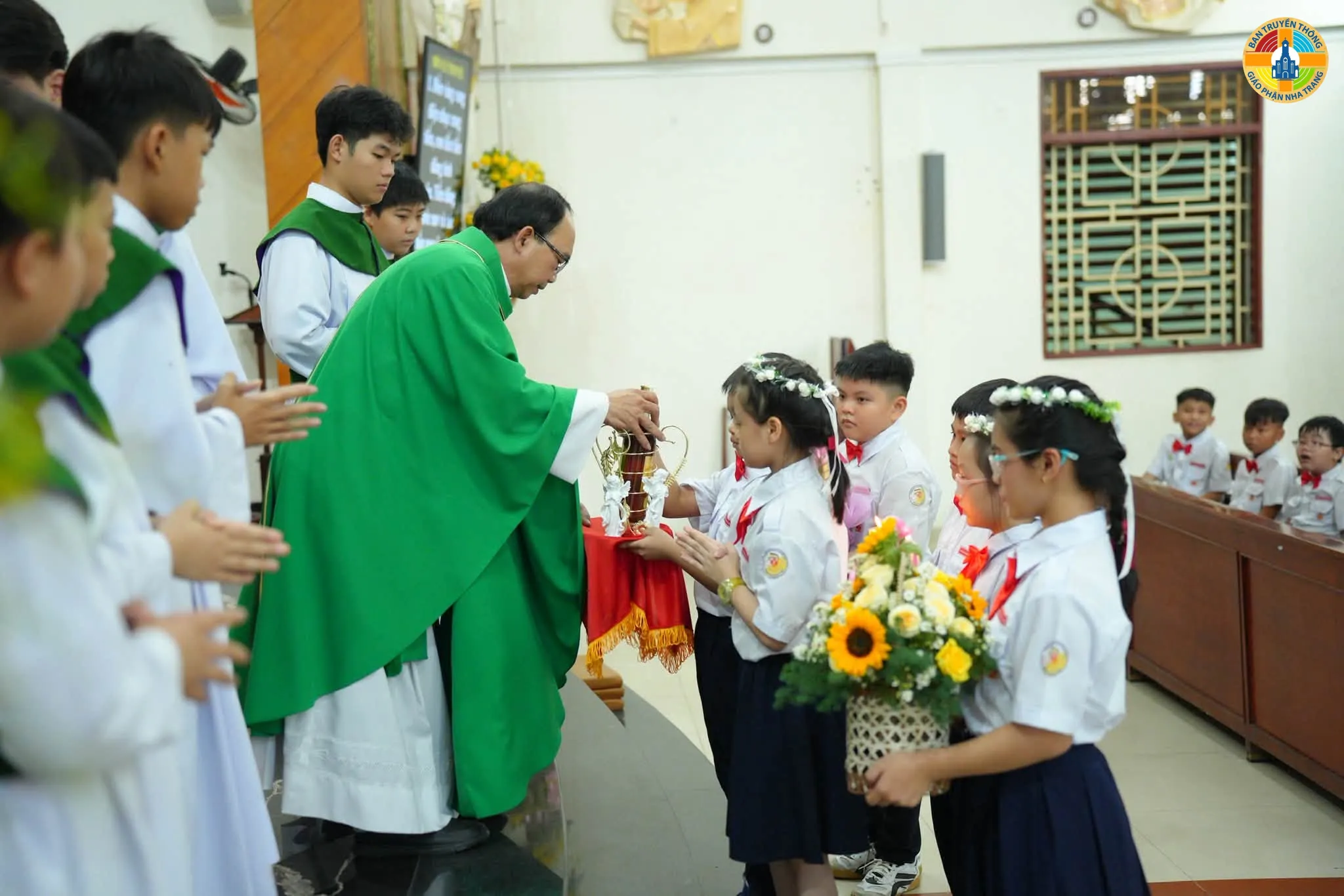 Giáo Xứ Phước Hòa: 62 Thiếu Nhi Rước Lễ Lần Đầu và Lãnh Nhận Bí Tích Hòa Giải - Ảnh 11