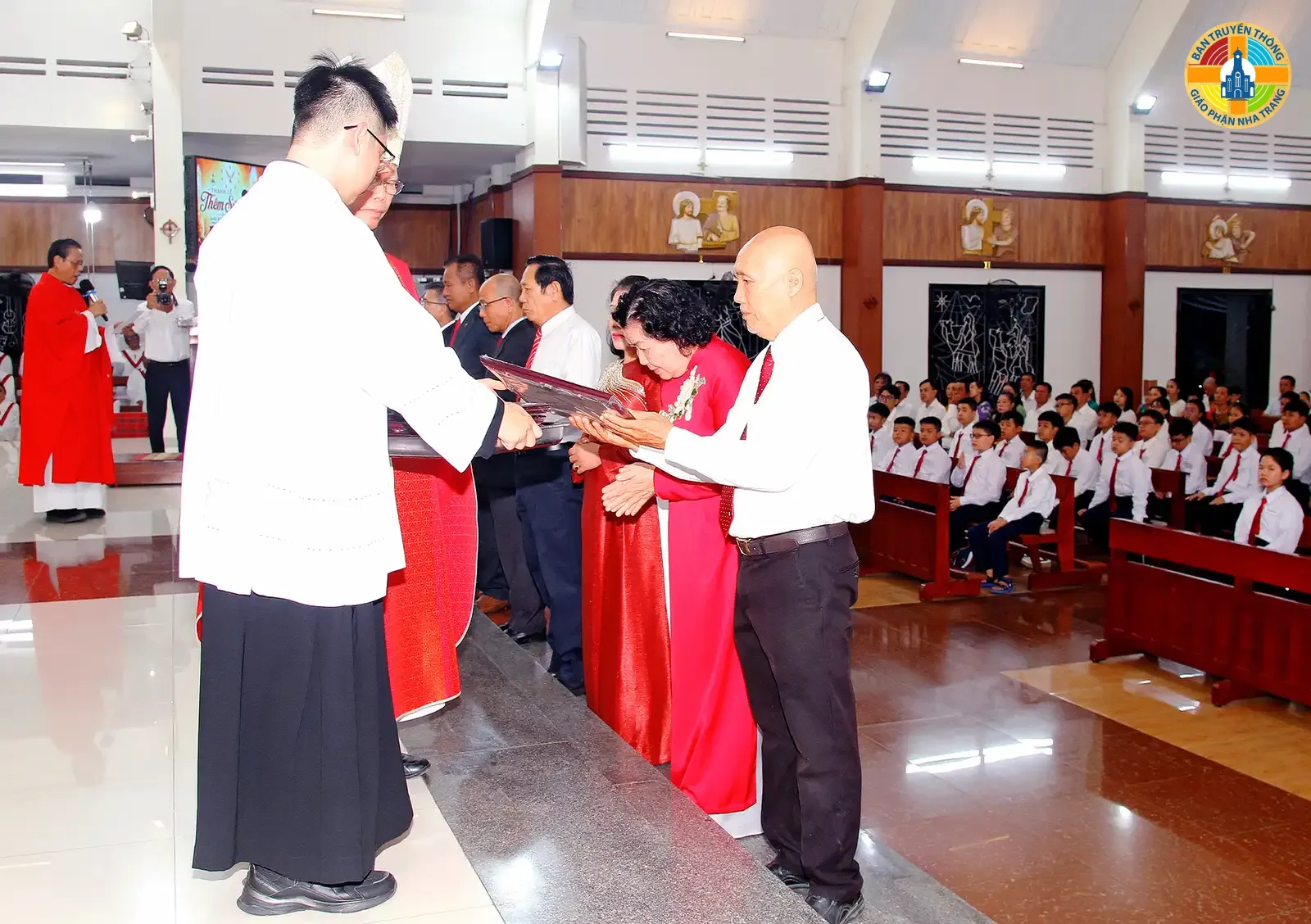 Giáo xứ Thanh Hải - Giáo phận Nha Trang: 50 em thiếu nhi lãnh nhận Hồng ân Bí tích Thêm Sức - Ảnh 1