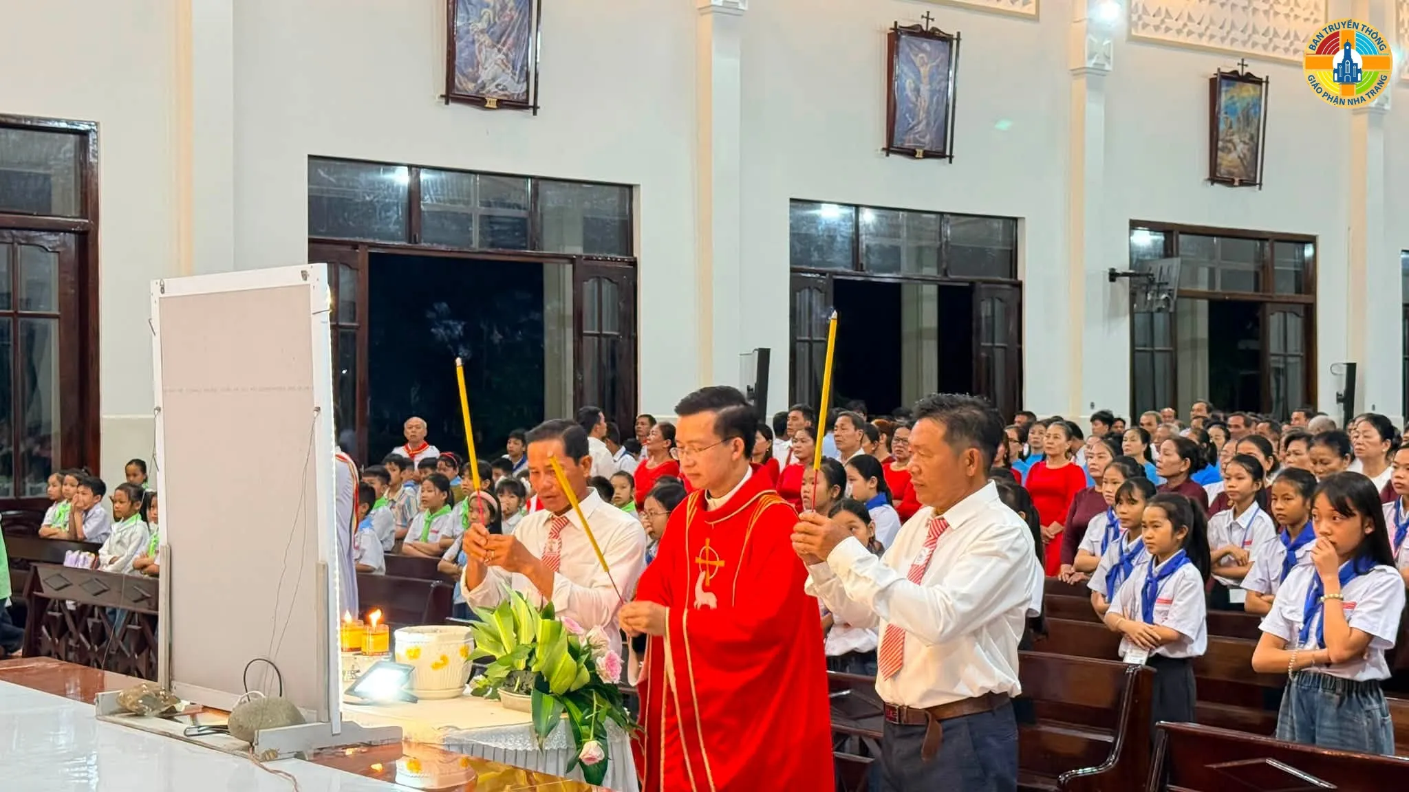 Giáo xứ Triệu Phong long trọng cử hành lễ kính hai Thánh Tông đồ Phêrô và Phaolô - Ảnh 11