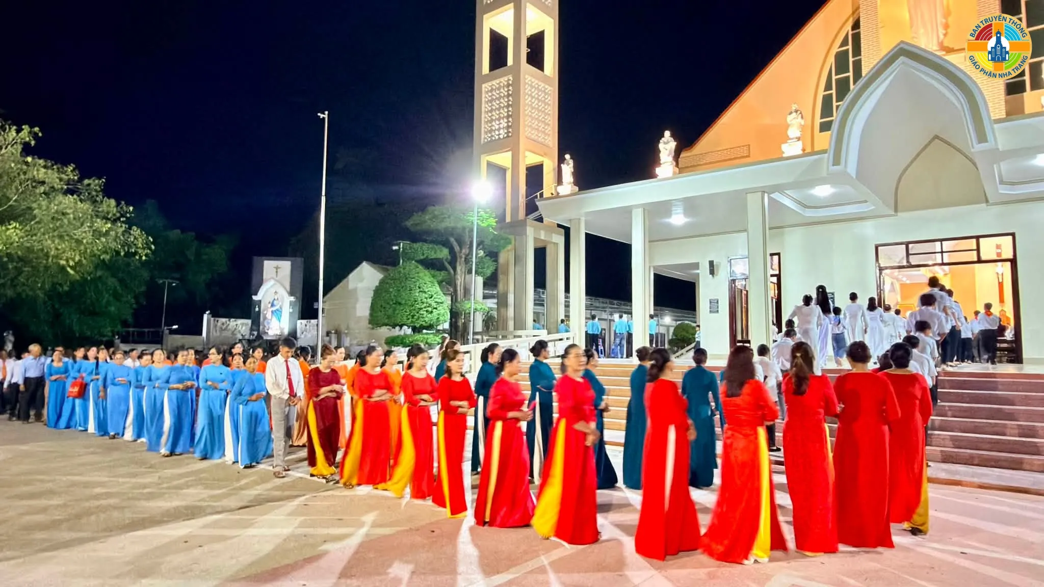 Giáo xứ Triệu Phong long trọng cử hành lễ kính hai Thánh Tông đồ Phêrô và Phaolô - Ảnh 12