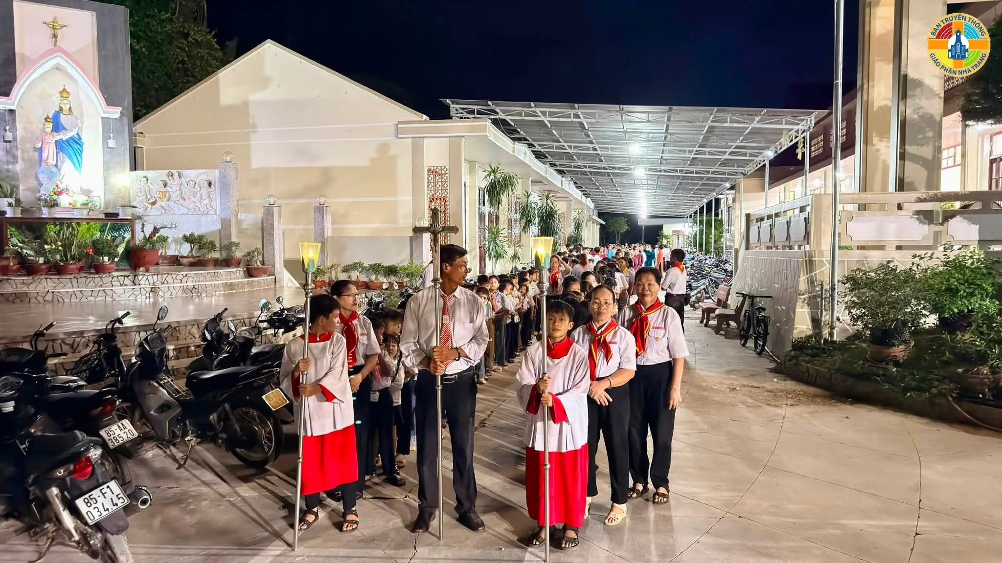 Giáo xứ Triệu Phong long trọng cử hành lễ kính hai Thánh Tông đồ Phêrô và Phaolô - Ảnh 2
