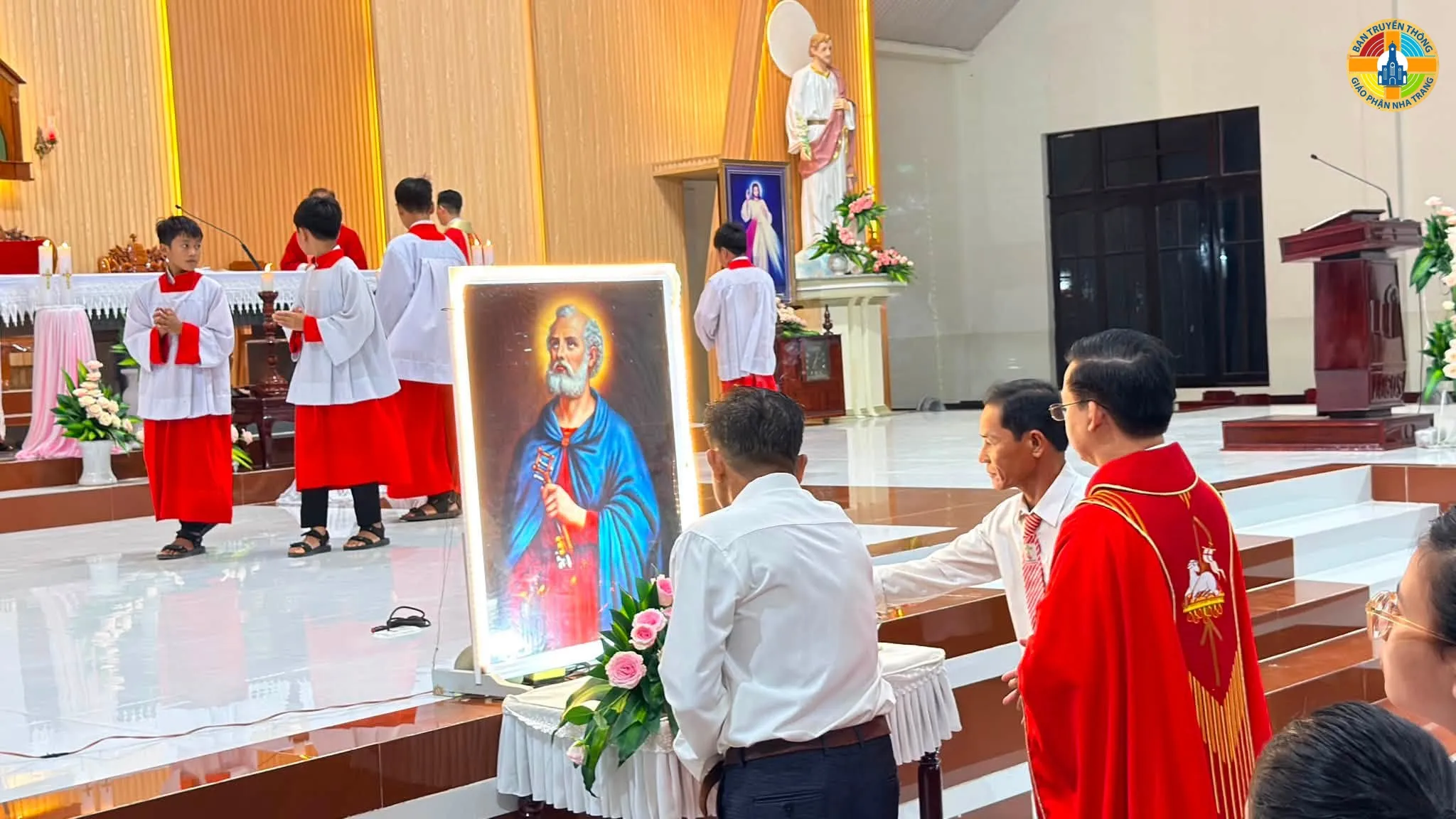 Giáo xứ Triệu Phong long trọng cử hành lễ kính hai Thánh Tông đồ Phêrô và Phaolô - Ảnh 4