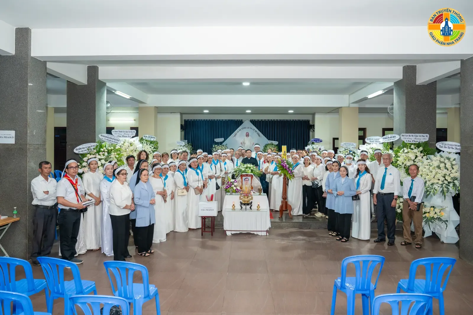 HÌNH ẢNH: Giáo xứ Ba Ngòi Cầu lễ chung & Canh thức cầu nguyện cho  Linh Hồn Linh Mục PHAOLÔ TRƯƠNG ĐỨC THẮNG - Ảnh 1