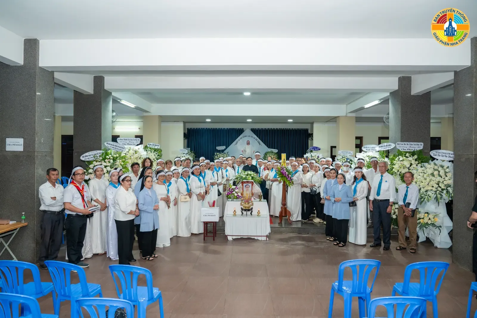 HÌNH ẢNH: Giáo xứ Ba Ngòi Cầu lễ chung & Canh thức cầu nguyện cho  Linh Hồn Linh Mục PHAOLÔ TRƯƠNG ĐỨC THẮNG - Ảnh 2